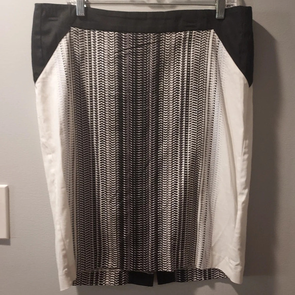 eci New York Black and White Printed Pencil Skirt in Size 14 - Picture 1 of 10